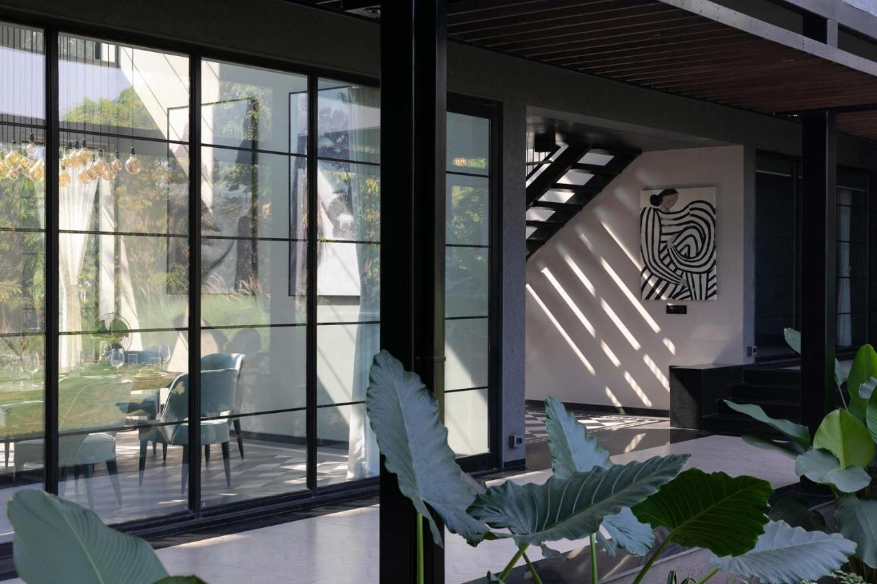 Stayvista At The Charcoal Villa Luxury Collection Alībāg Zewnętrze zdjęcie