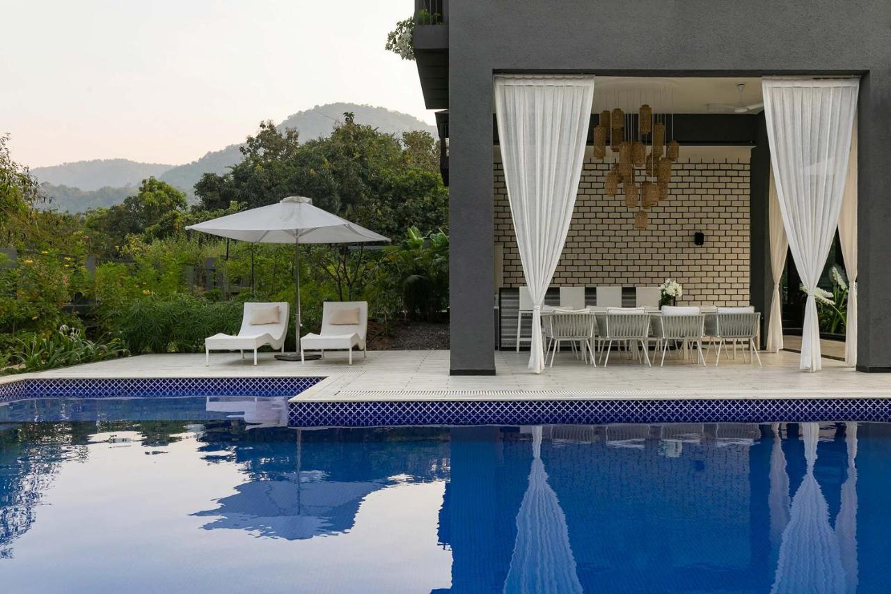 Stayvista At The Charcoal Villa Luxury Collection Alībāg Zewnętrze zdjęcie