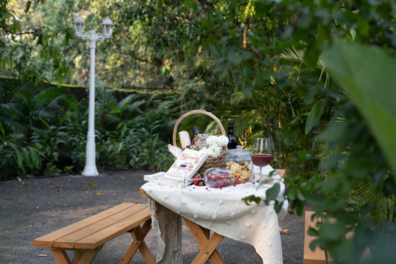 Stayvista At The Charcoal Villa Luxury Collection Alībāg Zewnętrze zdjęcie